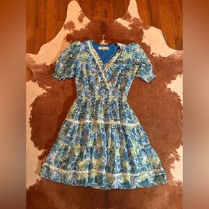 TAYLOR knee length floral dress 
size 8
Perfect dress for Easter​